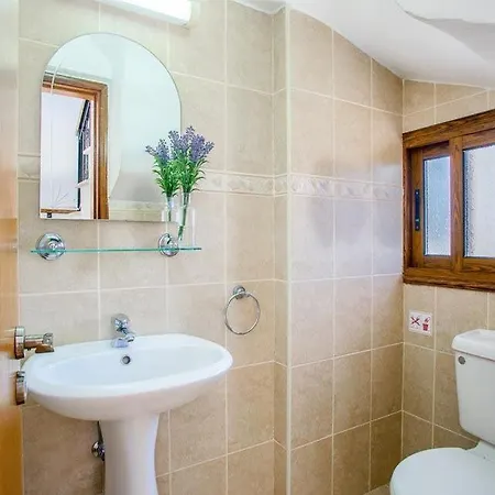 别墅 In Sleeps 6 Includes Swimming Pool Air Con And Wifi 8 7