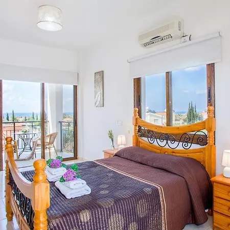 In Sleeps 6 Includes Swimming Pool Air Con And Wifi 8 7 פאהיה
