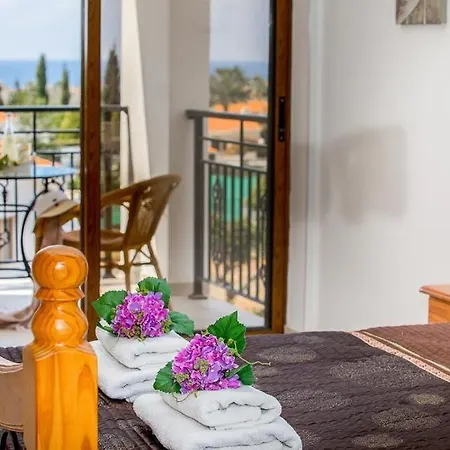 In Sleeps 6 Includes Swimming Pool Air Con And Wifi 8 7 Vilă